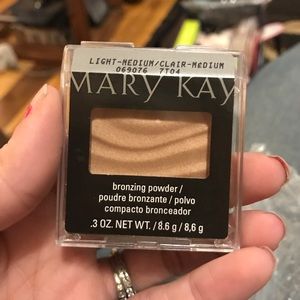 Mary Kay Bronzing Powder